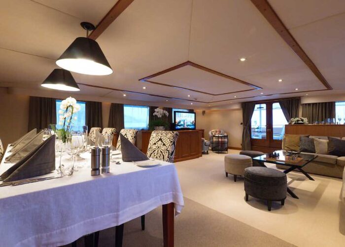 Shaha Classic Yacht For Sale - Dining Saloon