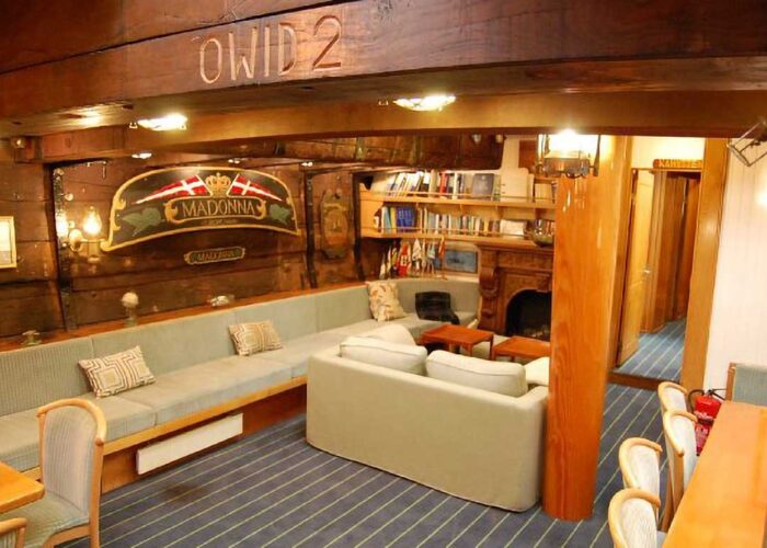 Zar Classic Yacht For Sale - Saloon