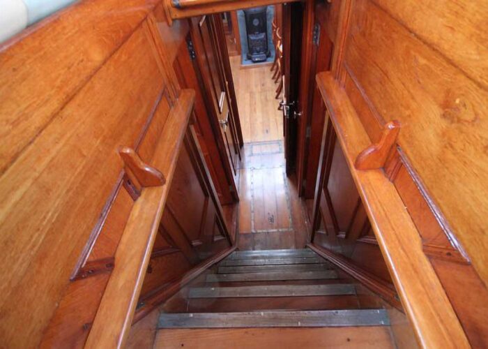 Halcyon Classic Yacht For Sale - Companionway