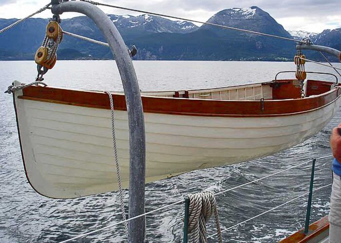 Halcyon Classic Yacht For Sale - Tender