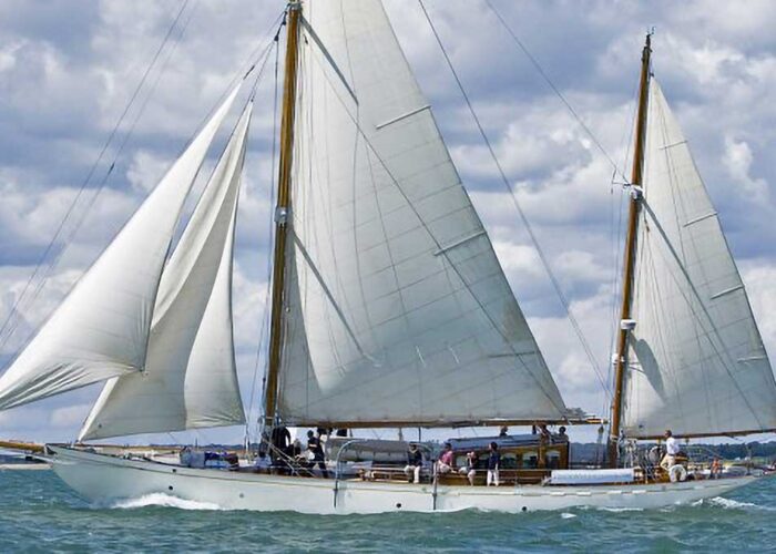 Halcyon Classic Yacht For Sale - Under Sail
