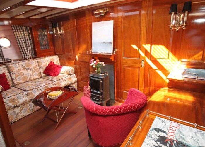 Trade Wind Classic Yacht For Sale - Saloon