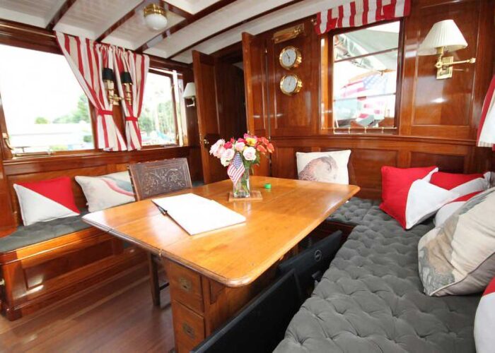 Trade Wind Classic Yacht For Sale - Saloon