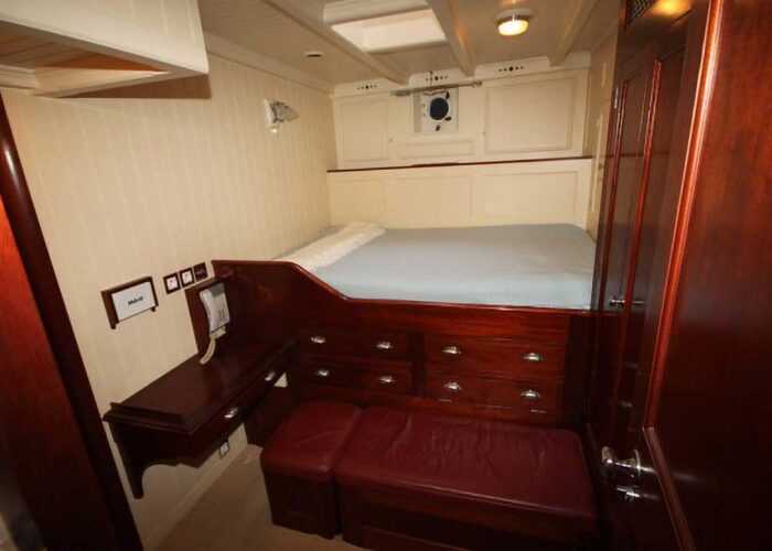 Thendara Classic Yacht For Sale - Cabin