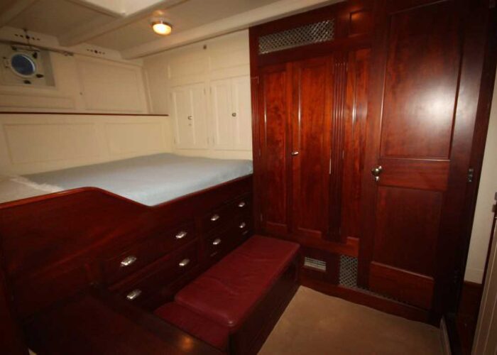 Thendara Classic Yacht For Sale - Cabin