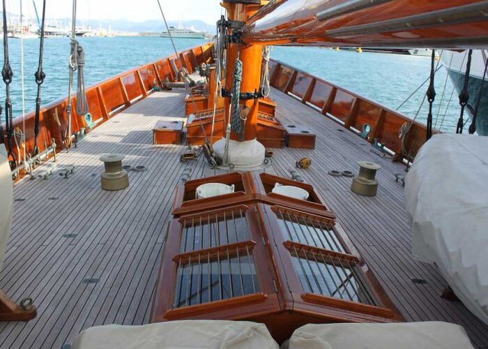 Thendara Classic Yacht For Sale - Deck