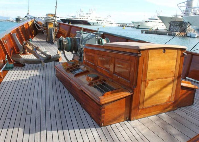 Thendara Classic Yacht For Sale - Foredeck