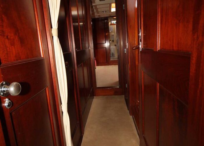 Thendara Classic Yacht For Sale - Interior