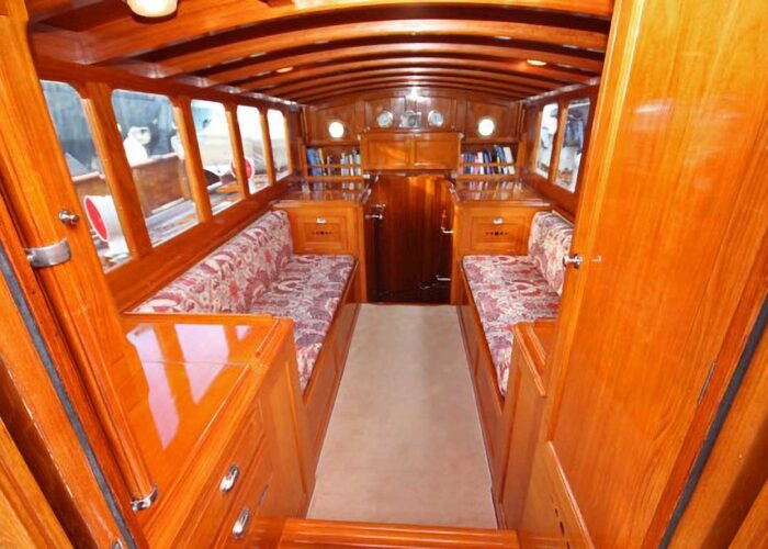 Thendara Classic Yacht For Sale - Saloon