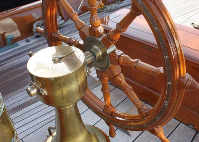 Thendara Classic Yacht For Sale - Helm