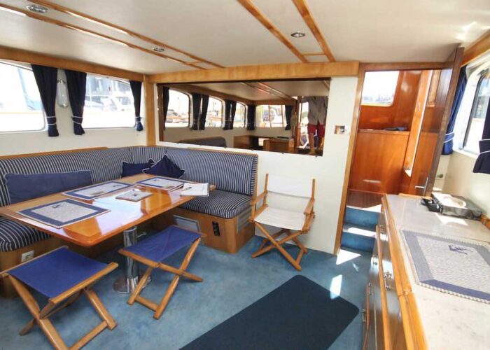 Caramba Classic Yacht For Sale - Saloon