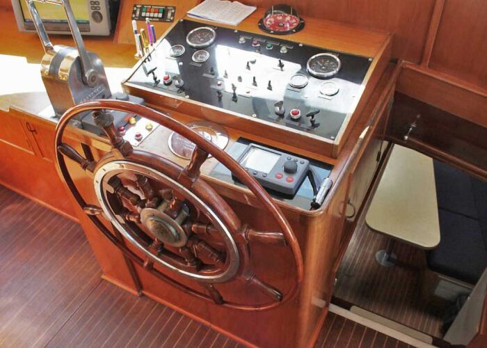 Caramba Classic Yacht For Sale - Wheel