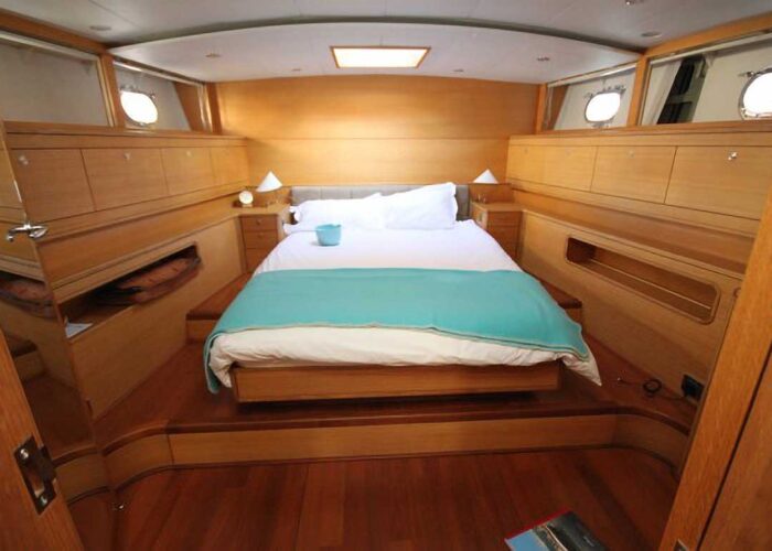 Tiky Classic Yacht For Sale - Cabin