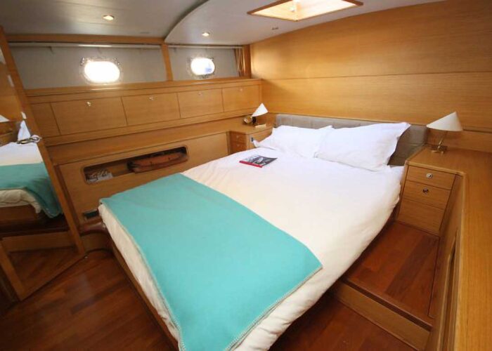 Tiky Classic Yacht For Sale - Cabin