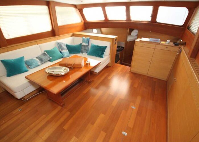 Tiky Classic Yacht For Sale - Saloon