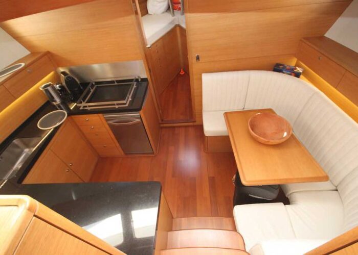 Tiky Classic Yacht For Sale - Saloon