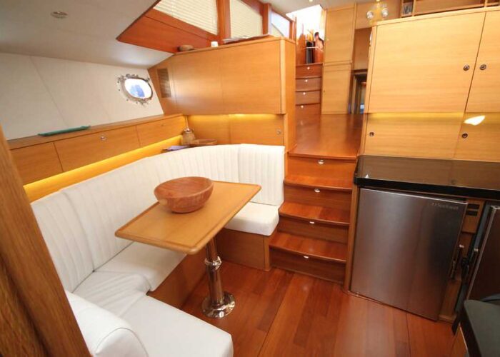 Tiky Classic Yacht For Sale - Saloon