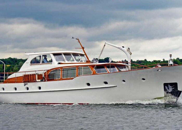 Tiky Classic Yacht For Sale - Under Weigh