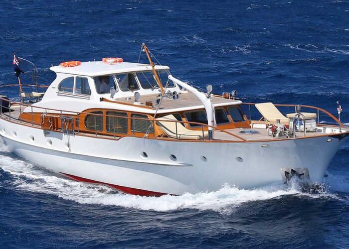 Tiky Classic Yacht For Sale - Under Weigh