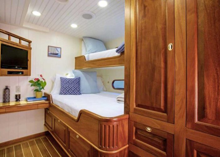 Columbia Classic Yacht For Sale Cabin