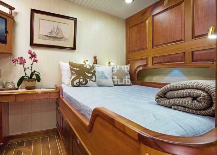 Columbia Classic Yacht For Sale Cabin