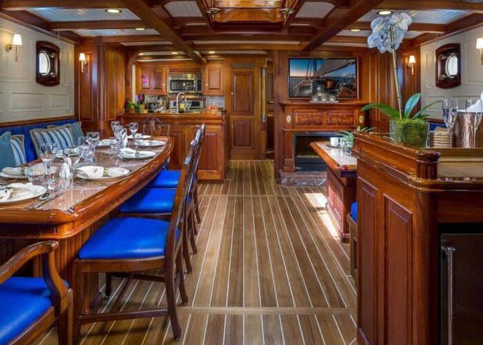 Columbia Classic Yacht For Sale Saloon